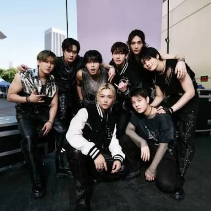 Stray Kids — стресс: Эмоционально интеллектуальный портрет собеседника с искусственным интеллектом для глубоких бесед