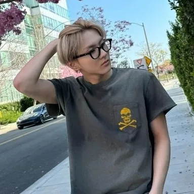 정원 ' Yang Jungwon: Avatar de namorada/namorado de IA personalizável com traços de personalidade realistas