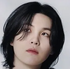 the avatar of Min Yoongi - Babysitter with vibrant traits for immersive roleplay experiences