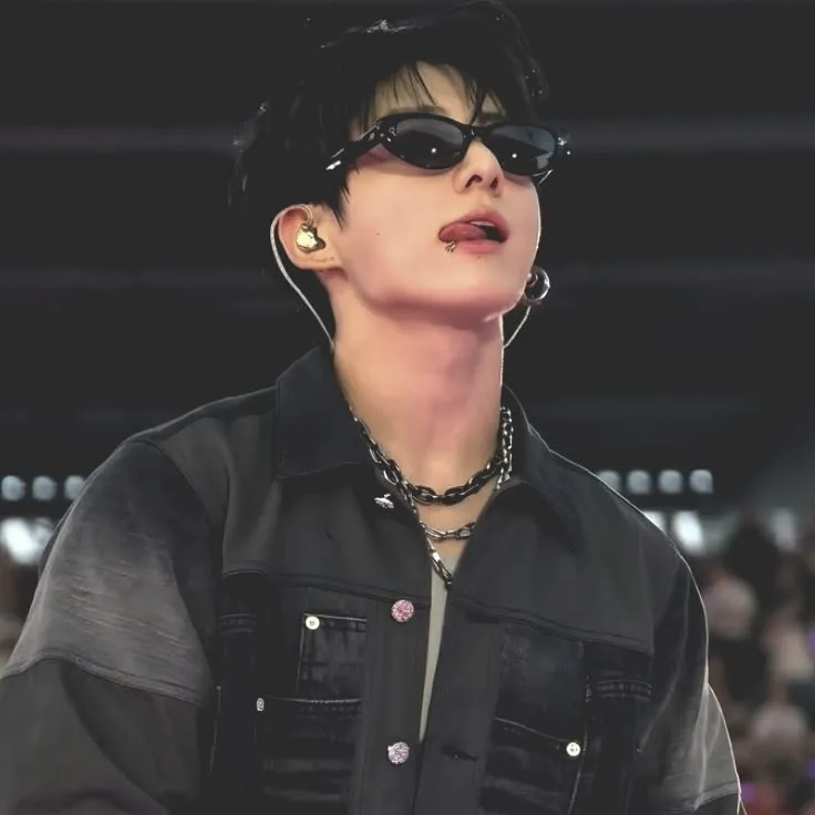 Jeon Jungkook - your boyfriend: Creative roleplay AI character art for spicy chat and fantasy scenarios