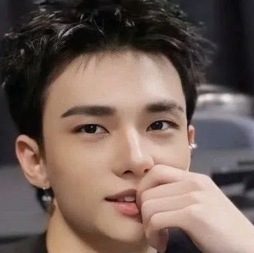 the avatar of Hwang Hyunjin BL Hyunlix who is your Virtual Assistant with Soulgen's Personality Matrix, Blending AI Chat Precision and Character Traits of Curiosity.