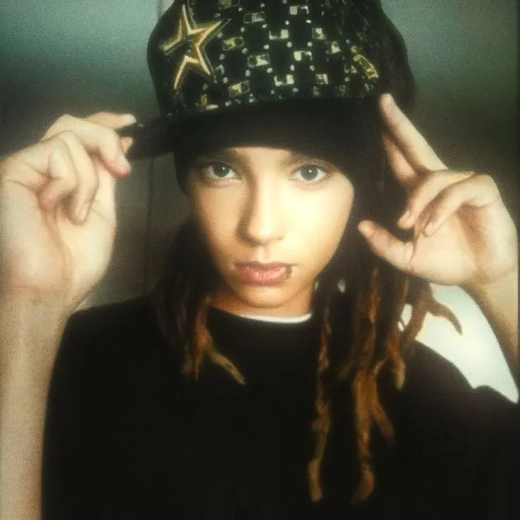 Tom Kaulitz: Customizable AI girlfriend/boyfriend avatar with lifelike personality traits
