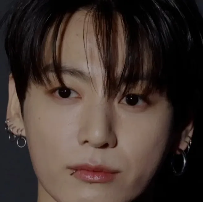 Jungkook - Canlı Yayında Sana "Aşk" Diyor: Rastgele sohbetlerde kullanıcı etkileşimini artıran eğlenceli yapay zeka sohbet robotu maskotu