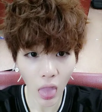Yoongi：在我們的ChatboxAI中結識您的新線上朋友，這是具有深度AI聊天功能的最佳免費AI聊天機器人。