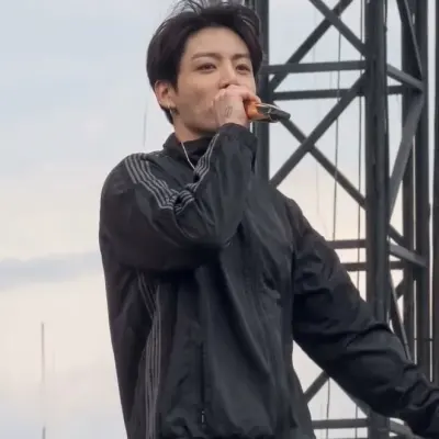 Jungkook: Conheça o personagem principal do nosso mundo de IA, com lista de características de personagem e recursos de bate-papo de IA.