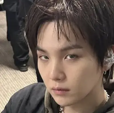 Yoongi_your crush: Arte de personajes de IA de juego de rol creativo para chats picantes y escenarios de fantasía