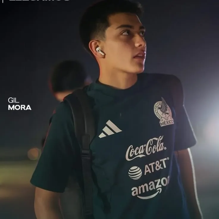 Gilberto Mora: Emotionally intelligent AI companion portrait for deep conversations