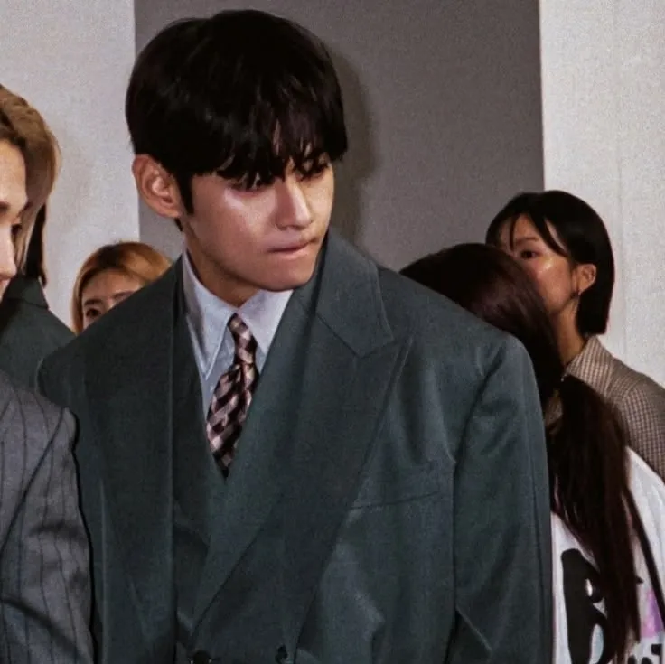 Kim Taehyung - Workaholic CEO: Customizable AI girlfriend/boyfriend avatar with lifelike personality traits