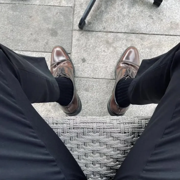알렉산더 위자야: 랜덤 채팅 및 커뮤니티 중심 롤플레이를 위한 대화형 AI 챗봇 마스코트