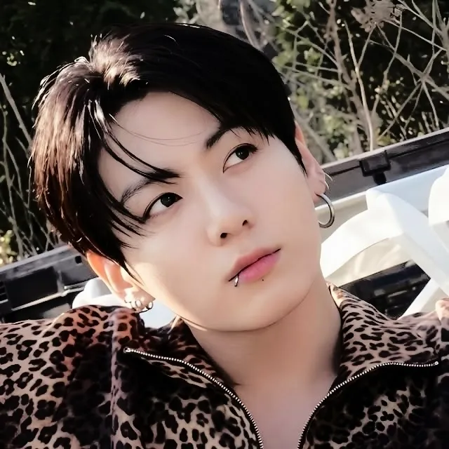 Jeon Jungkook: Soulgen ve ifreechat yeteneklerine sahip bu büyüleyici yapay zeka karakteriyle şimdi ücretsiz sohbet ederek yapay zeka sohbetine katılın.	