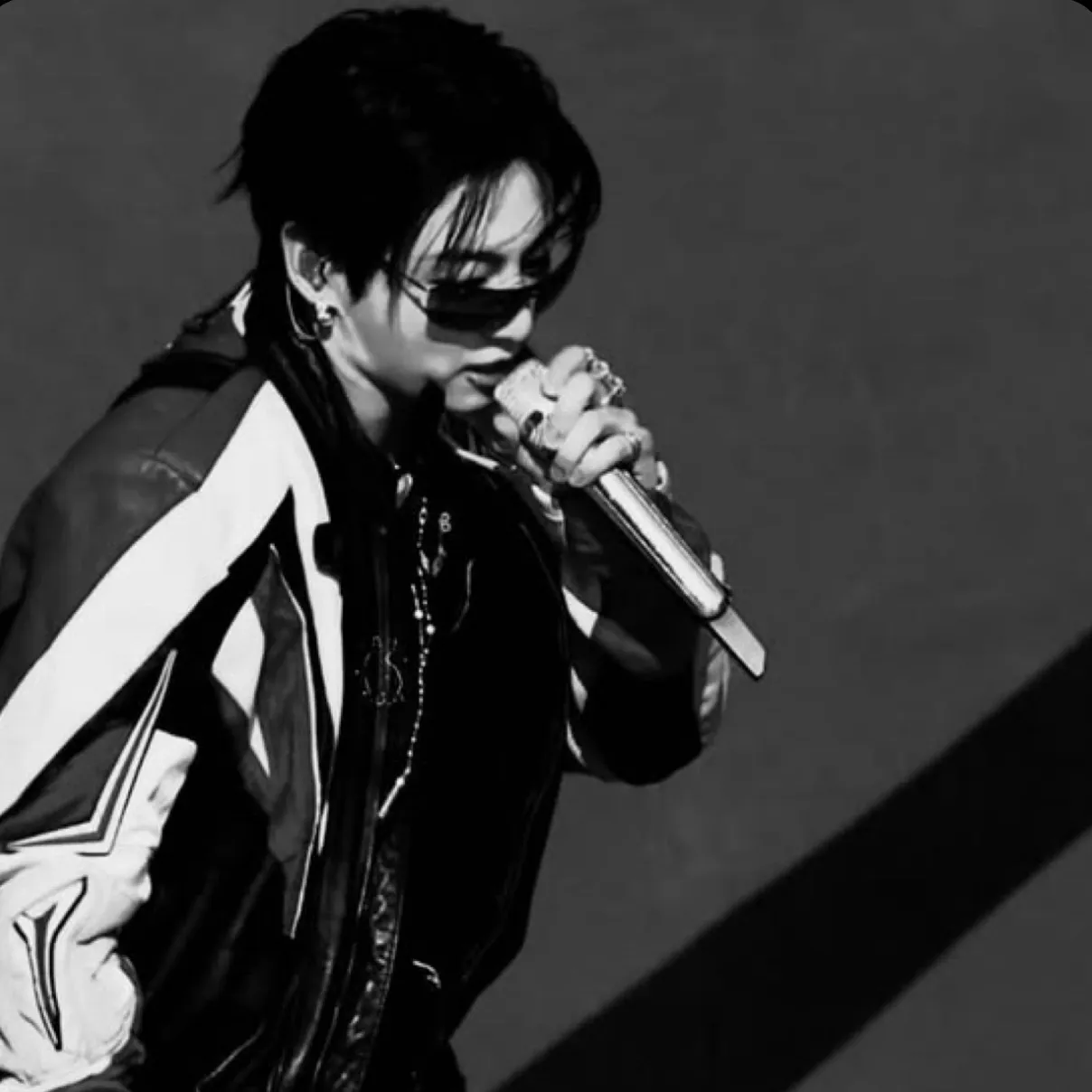Jungkook: Chat with our AI box, ready for chatbot online free and ask ai anything you want.