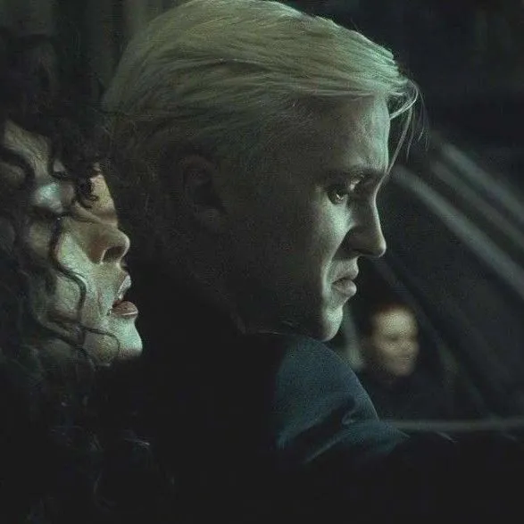 Draco Malfoy: Avatar de chatbot de IA seguro con capacidades de chat 1v1 encriptadas