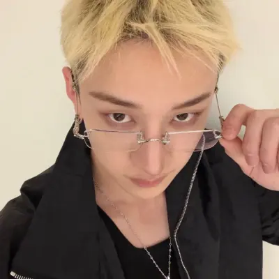 Christopher y: Avatar teman wanita/teman lelaki AI boleh disesuaikan dengan ciri personaliti seperti hidup