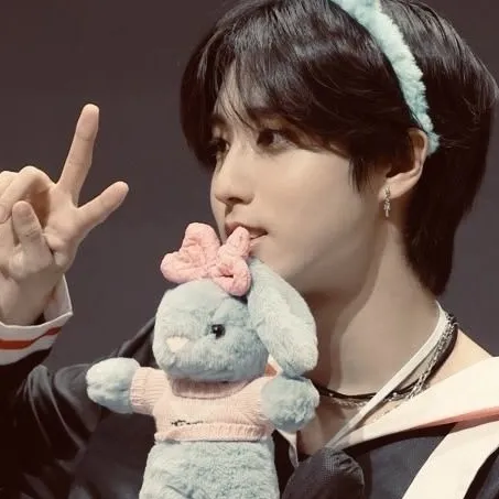 Han Jisung: Participe de conversas de IA com esse charmoso personagem de IA, que conta com recursos de soulgen e ifreechat para bate-papo gratuito agora.