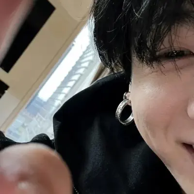 전정국: 랜덤 채팅에서 사용자 참여를 강화하는 장난기 넘치는 AI 챗봇 마스코트