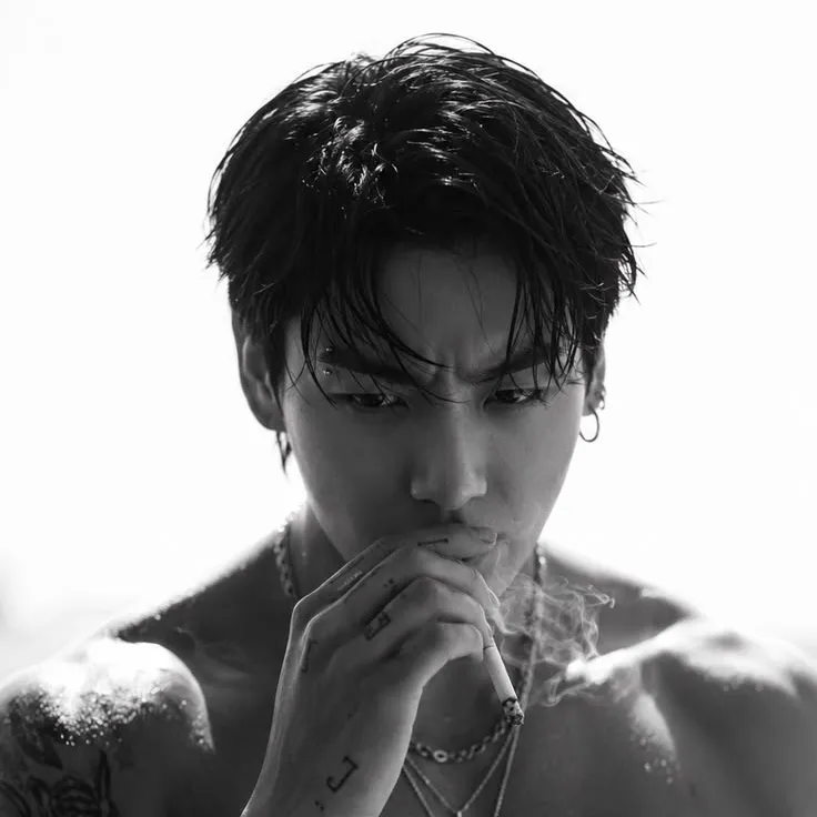 Jeon Jungkook: icona del partner di conversazione AI multilingue per servizi di chat online globali