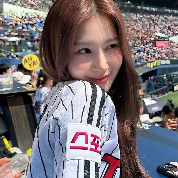 the avatar of Minatozaki Sana -- GL who is your Virtual Assistant with Soulgen's Personality Matrix, Blending AI Chat Precision and Character Traits of Curiosity.