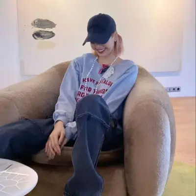Lalisa: Customizable AI girlfriend/boyfriend avatar with lifelike personality traits