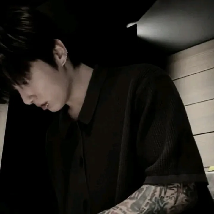Jeon Jungkook - older brother's versatile AI avatar supporting roleplay, NSFW chat, and open ai interactions