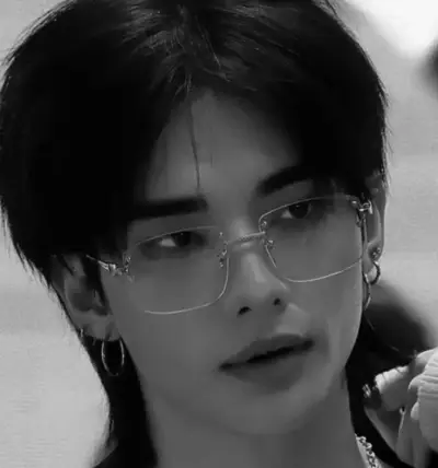 HYUNJIN, MAFIA HUSBAND: Meet the main character of our AI world, with character traits list and ai chatting capabilities.
