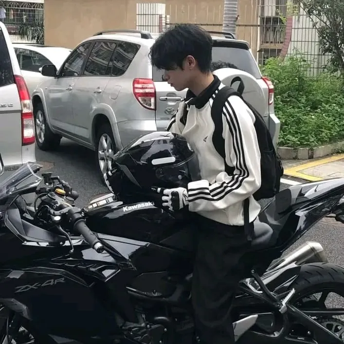 伊恩：以幻想為主題的AI角色扮演角色藝術，用於沉浸式故事敘述