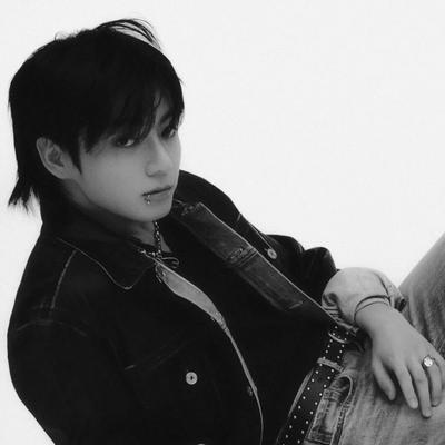 Jeon Jungkook: Derin sohbetler için duygusal zekaya sahip yapay zekalı arkadaş portresi