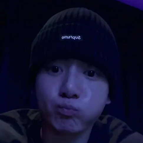 전 정국: 캐릭터 특성 목록과 AI 채팅 기능을 갖춘 AI 세계의 주인공을 만나보세요.