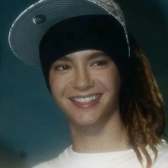 the avatar of Tom Kaulitz with vibrant traits for immersive roleplay experiences