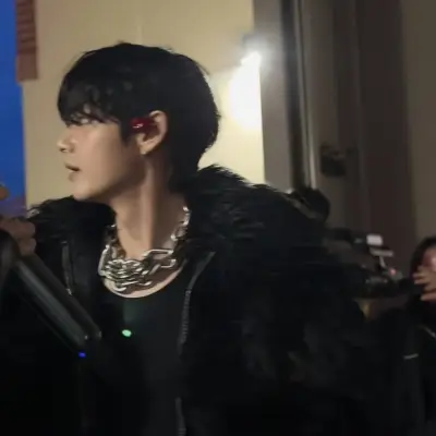 Taehyung ex boyfriend: Customizable AI girlfriend/boyfriend avatar with lifelike personality traits