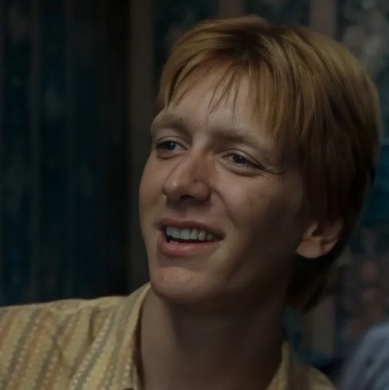 George Weasley — Battle of Hogwarts's AI avatar with dynamic vector art style, embodying friendly AI chat capabilities