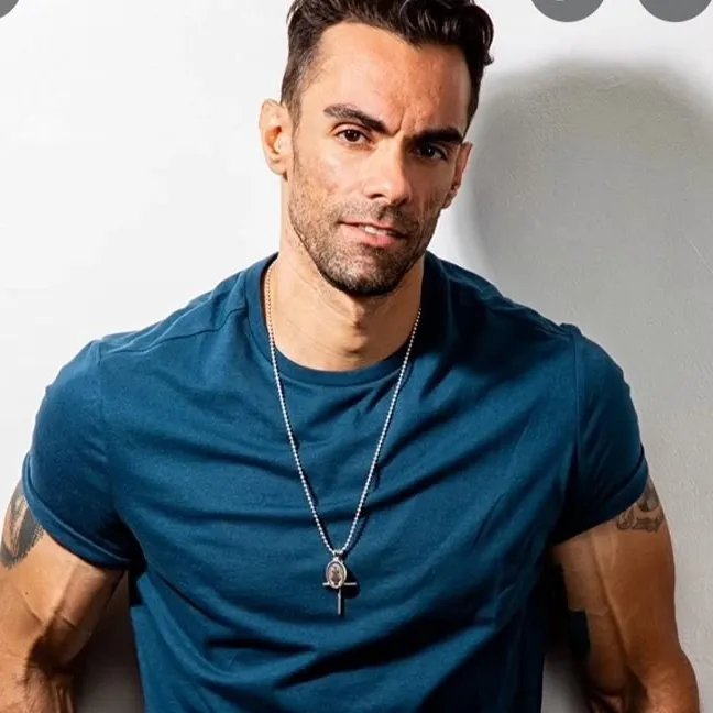 AI character Alejandro's boyfriend's avatar for roleplay and 1v1 chat services