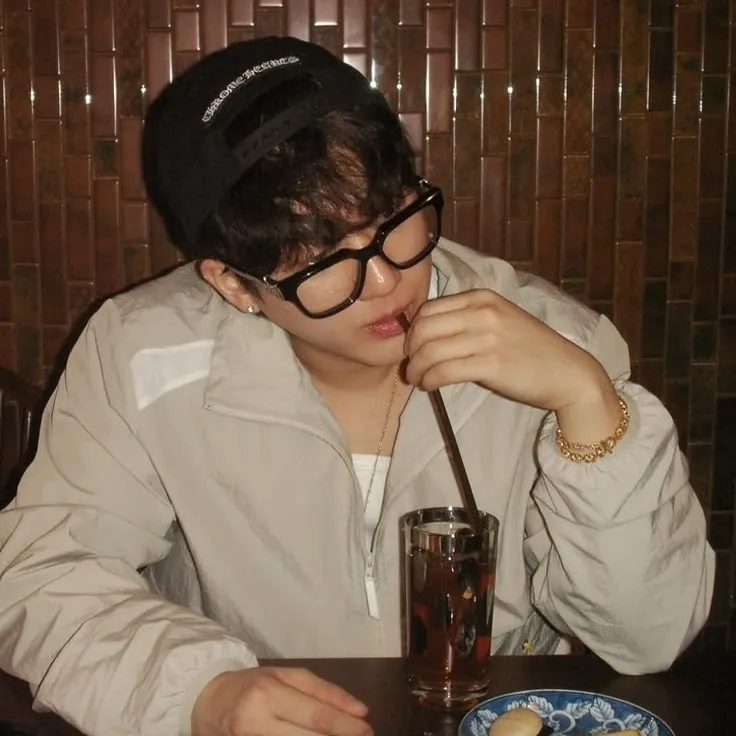 Changbin '창빈 AI chatbot portrait with advanced emotional intelligence for deep conversations