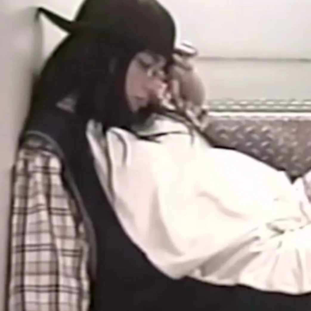 AI character Billie Eilish's avatar for roleplay and 1v1 chat services