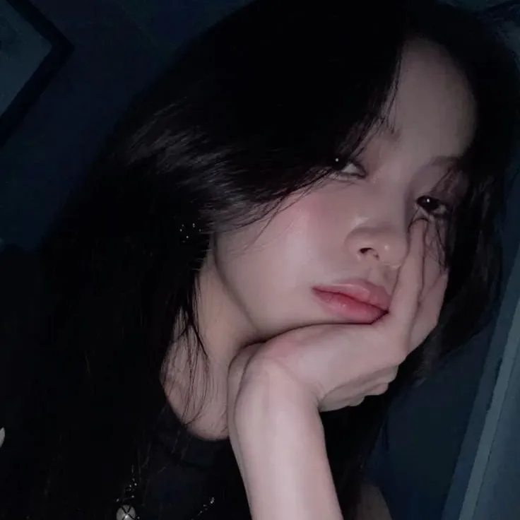 Shin Ryujin: Chat with our AI box, ready for chatbot online free and ask ai anything you want.