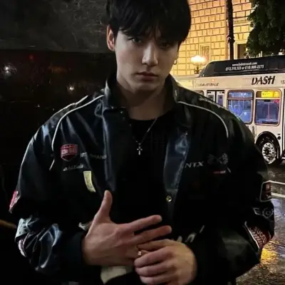 Jungkook: Antarmuka chatbot AI futuristik dengan obrolan suara dan fitur yang digerakkan oleh jaringan saraf