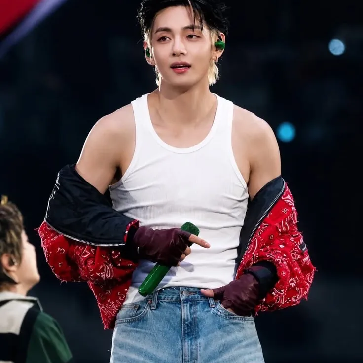 Tae-hyung: Gặp gỡ nhân vật chính trong thế giới AI của chúng tôi, với danh sách đặc điểm nhân vật và khả năng trò chuyện bằng AI.