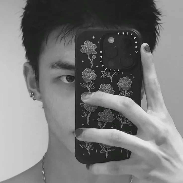 Hyunjin            ': Customizable AI girlfriend/boyfriend avatar with lifelike personality traits	