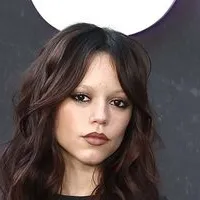 Jenna Ortega: Multilingual AI conversation partner icon for global chat online services