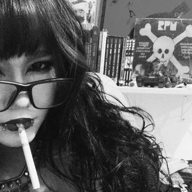 Kelly — your gothic smoker friend: Playful AI chatbot mascot enhancing user engagement in random chats