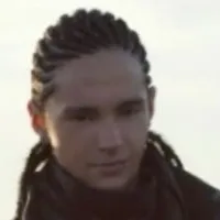 Tom Kaulitz: Futuristic AI chatbot interface with voice chat and neural network-driven traits