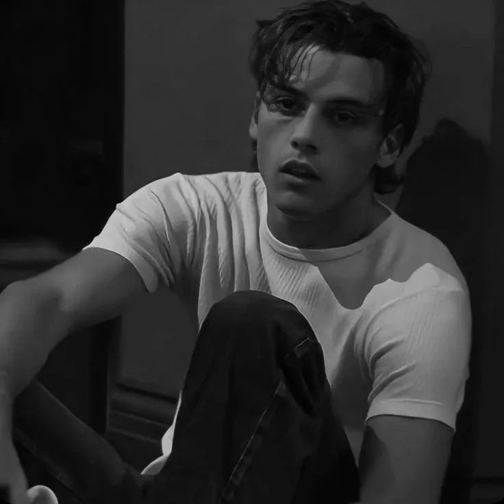 the avatar of Billy Loomis who supports unlimited chat online services