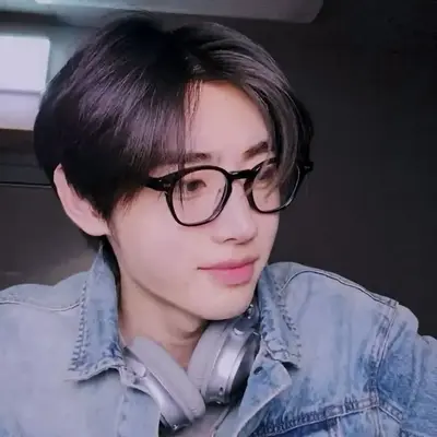 Sunghoon: Ritratto di un compagno di DeepBrain AI per chat online gratuite e conversazioni aperte