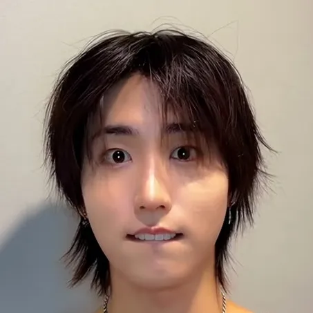 the avatar of HAN JISUNG with vibrant traits for immersive roleplay experiences