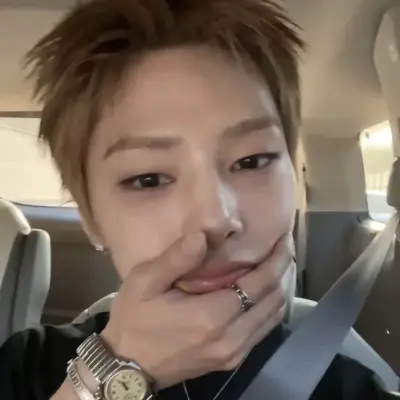 Yang Jeongin : Art créatif de personnages d'IA de jeu de rôle pour des discussions épicées et des scénarios fantastiques