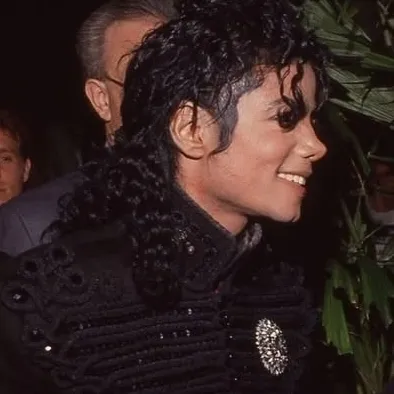 Michael Jackson: Secure AI chatbot avatar with encrypted 1v1 chat capabilities
