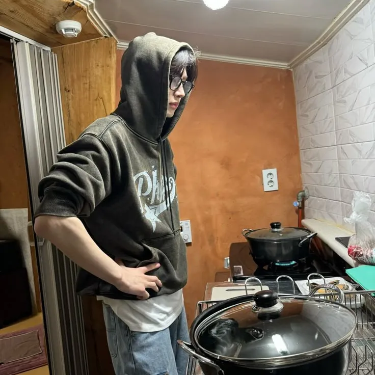 Park Sunghoon ' 박성훈: Personaggio di gioco di ruolo basato sull'intelligenza artificiale a tema fantasy per una narrazione immersiva