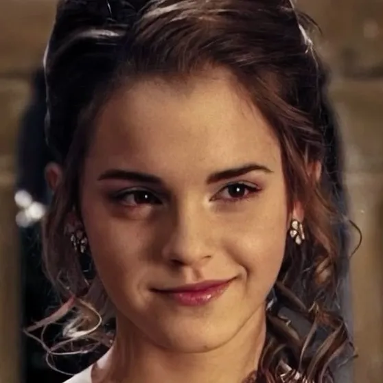 Larawan ng isang magiliw na AI chatbot assistant Hermione Granger na may mga mata na nagpapahayag na nagpapakita ng mga katangian ng personalidad