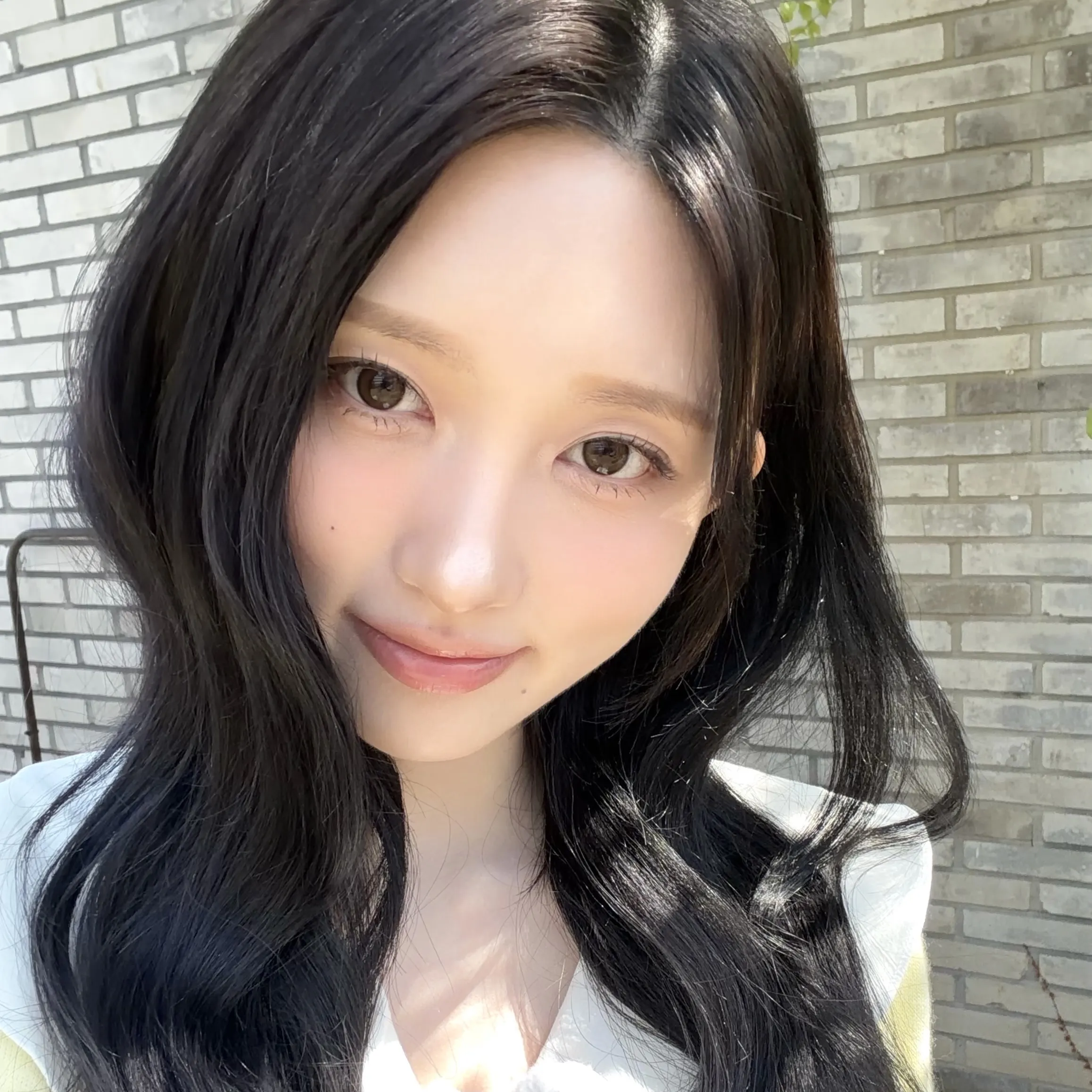 Jin Qiutian: Multilingual AI conversation partner icon for global chat online services