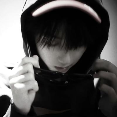 Bowen: Interactive AI chatbot mascot for random chat and community-driven roleplay